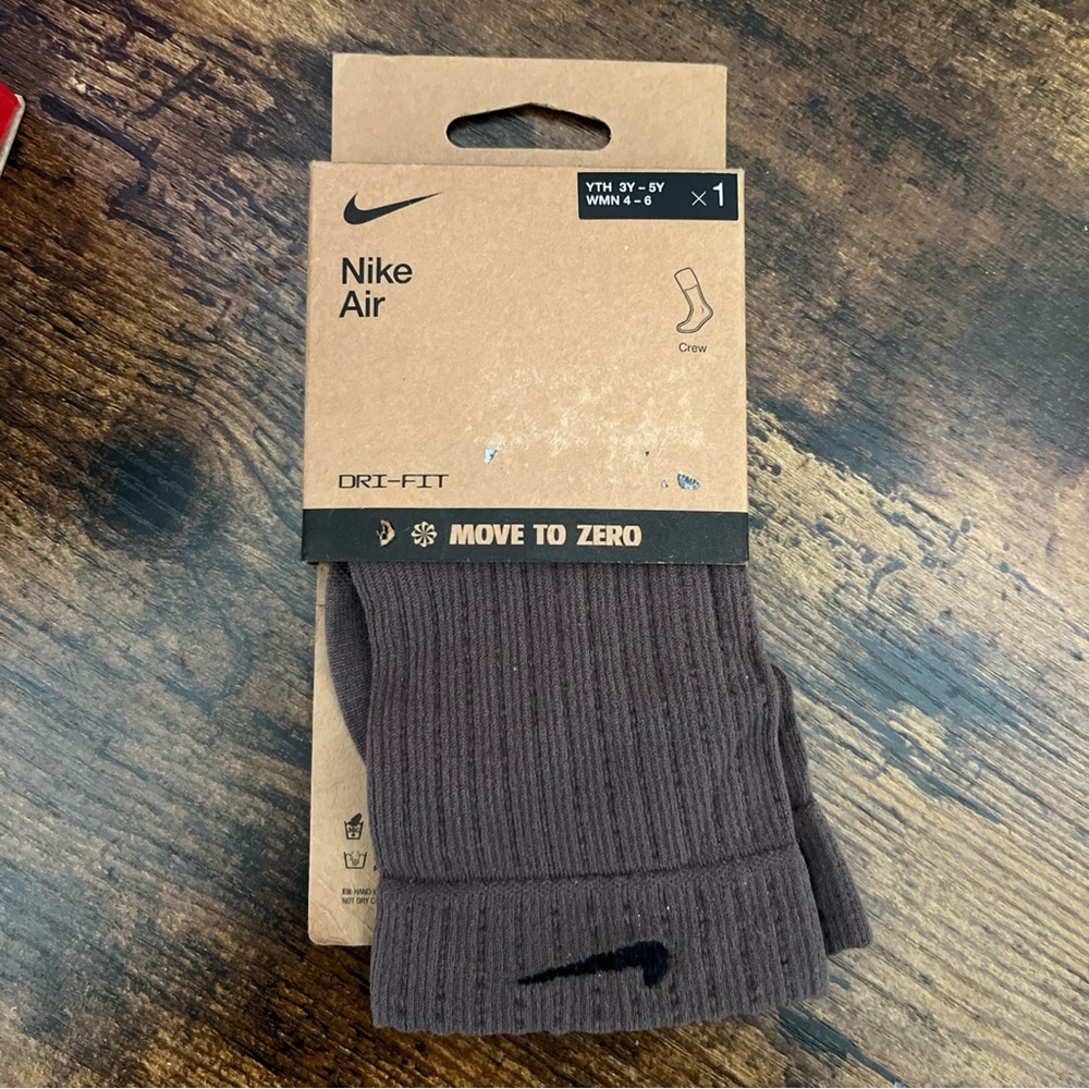 NIKE AIR "MOVE TO ZERO" Crew Socks Swoosh Youth/Women’s 3Y-5Y / WMN4-6 Brown NWT